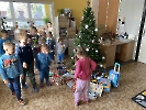 Pod stromečkem dárku plno_22