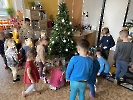 Pod stromečkem dárku plno_23